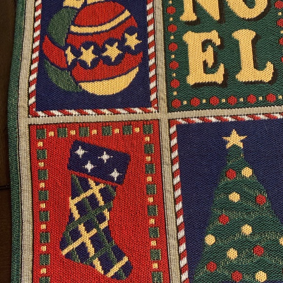 NWOT Christmas Tapestry Placemats (4) - Picture 2 of 6
